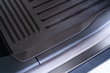 Denver, Colorado, ABD-5 Mayıs 2024-Bu görüntü, Tesla Siber Kamyonunun kapı altının karmaşık dizaynını ve yapısını gözler önüne seriyor.