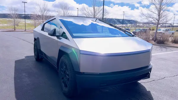 stock image Denver, Colorado, USA-April 28, 2024- This image highlights the bold, angular front design of a Tesla Cybertruck, showcasing its innovative structure and reflective surface, parked in a spacious