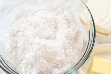 Dondurulmuş krem peyniri hazırlıyorum. Lezzetli balkabaklı kek..