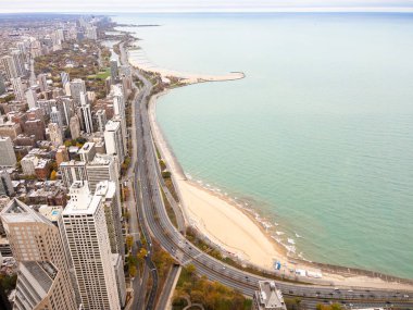 Chicago, Illinois, ABD-Kasım 7, 2023 - Chicago şehir merkezinin nefes kesici kış manzarası 360 Gözlem Güvertesinden görüldüğü gibi.