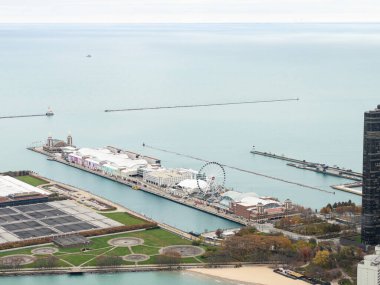 Chicago, Illinois, ABD-Kasım 7, 2023 - Chicago şehir merkezinin nefes kesici kış manzarası 360 Gözlem Güvertesinden görüldüğü gibi.