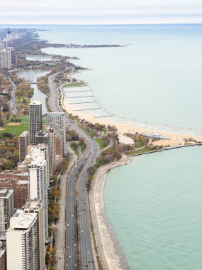 Chicago, Illinois, ABD-Kasım 7, 2023 - Chicago şehir merkezinin nefes kesici kış manzarası 360 Gözlem Güvertesinden görüldüğü gibi.