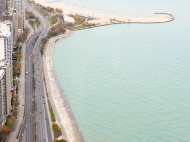Chicago, Illinois, ABD-Kasım 7, 2023 - Chicago şehir merkezinin nefes kesici kış manzarası 360 Gözlem Güvertesinden görüldüğü gibi.