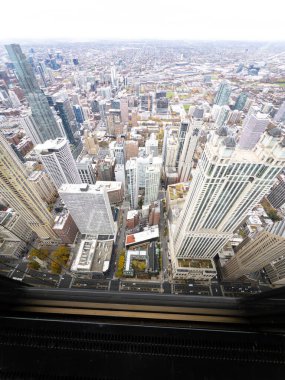 Chicago, Illinois, ABD-Kasım 7, 2023 - Chicago şehir merkezinin nefes kesici kış manzarası 360 Gözlem Güvertesinden görüldüğü gibi.
