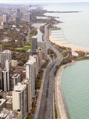 Chicago, Illinois, ABD-Kasım 7, 2023 - Chicago şehir merkezinin nefes kesici kış manzarası 360 Gözlem Güvertesinden görüldüğü gibi.