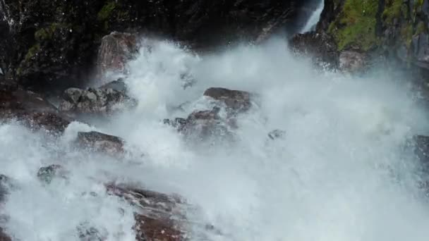 Zbliżenie Strumienia Wodospadu Voringfossen Norwegia — Wideo stockowe