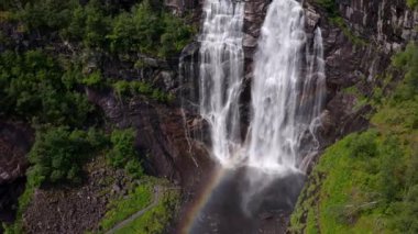 Batı Norveç 'te Granvin ve Voss arasındaki Skjervsfossen şelalesi