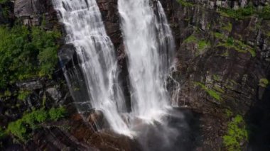 Skjervsfossen yazın, üsten görülmüş. Norveç. Havadan