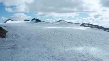 Troms og Finnmark, Norveç 'te karların üzerinde uçan drone atışı dağları kapladı