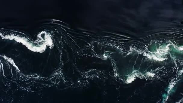 Хвилі Води Річки Моря Зустрічаються Один Одним Під Час Високого — стокове відео
