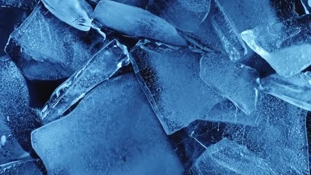 Красивая Ледяная Пещера Сосульками Удивительным Светом Нежное Движение Камеры Через — стоковое видео