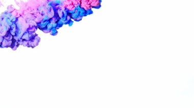 Suda akrilik mürekkebin güzel bir karışımı. beyaz arka grup