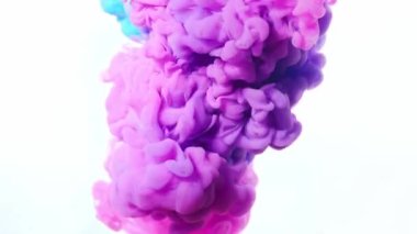 Suda akrilik mürekkebin güzel bir karışımı. beyaz arka grup