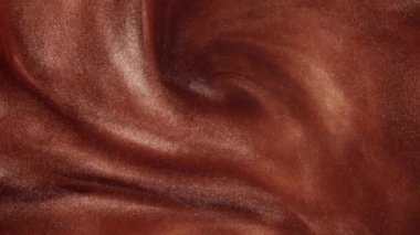 Parıldayan sıvı hareketi. Erimiş altın. Işıltılı sarı sıvı boya akışı.