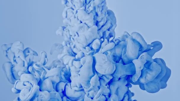 Blaue Farbtropfen Vermischen Sich Zeitlupe Mit Wasser Archivmaterial Glatte Tinte — Stockvideo
