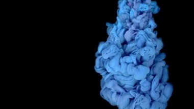 Suya yayılan mavi pembe simli mürekkep. Soyut arkaplan