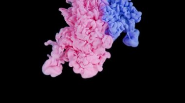 Suya yayılan mavi pembe simli mürekkep. Soyut arkaplan