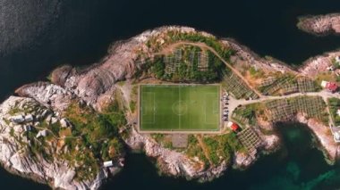 Henningsv r, Lofoten Adalarındaki Kuzey Norveç Iconic Futbol Sahası
