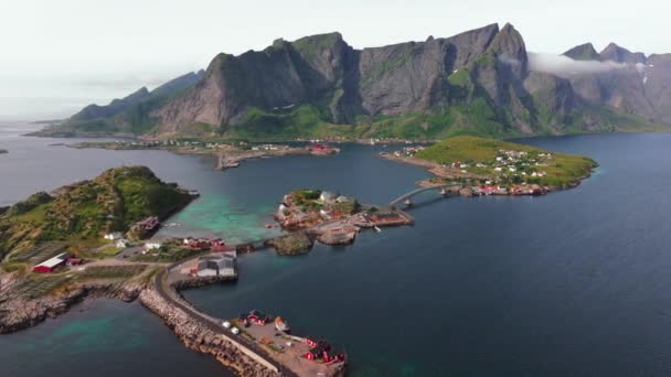 Aerial Moving Traditional Norwegian Fishermans Cabins Rorbuer Island Hamnoy Reine — Stock Video