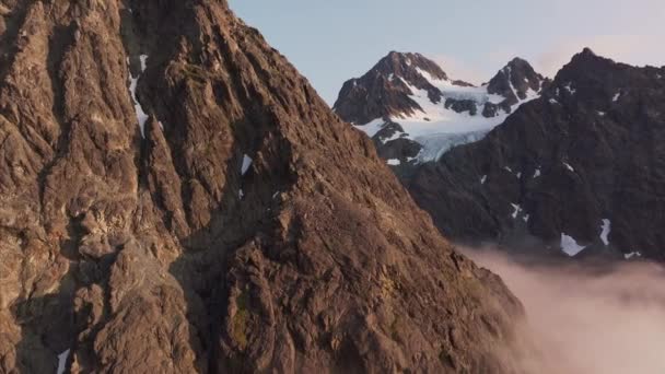Крутые Каньоны Каскадом Солнечный День Lyngen Alps Tromso Норвегия Воздушный — стоковое видео