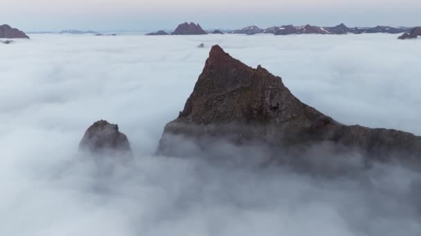 Zirvenin Dalak Zirvesi Görkemli Cloudsndor Ötesindeki Senja Adaları Dağları Hava — Stok video