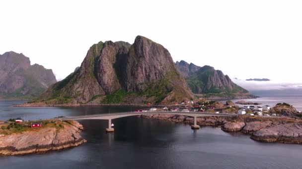 Cabanas Pescadores Noruegueses Tradicionais Móveis Aéreos Rorbuer Ilha Hamnoy Reine — Vídeo de Stock