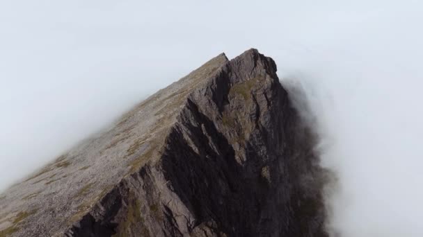 ดรอนบ นไปข างหน าเหน อเมฆส ขาวในช วงฤด หนาว เทศบาลเม Tromso — วีดีโอสต็อก