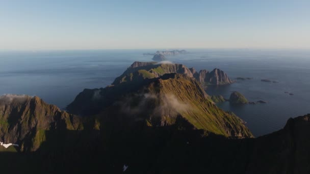 Aerial Shot Épica Cresta Montaña — Vídeos de Stock