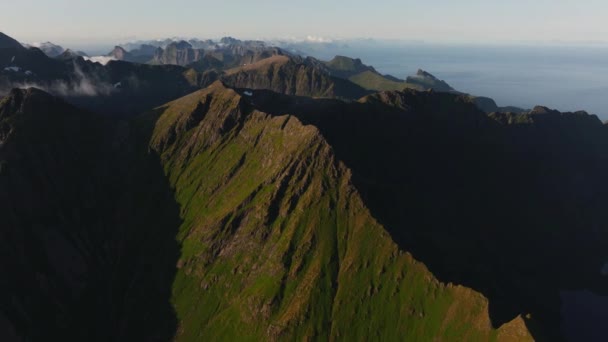 Luchtfoto Epische Bergrug — Stockvideo