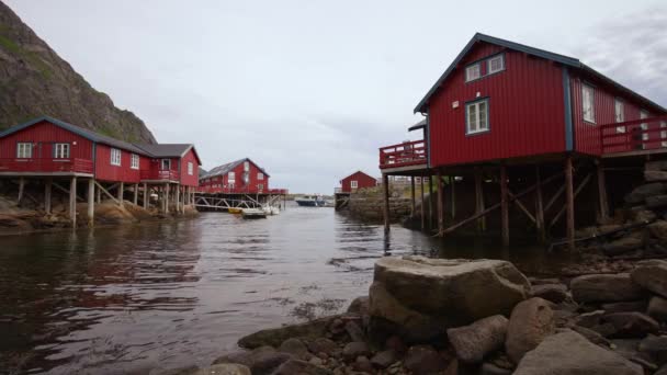 Typický Červený Rorbu Rybářských Chatrčí Drn Střechou Ostrovech Lofoty Norsku — Stock video