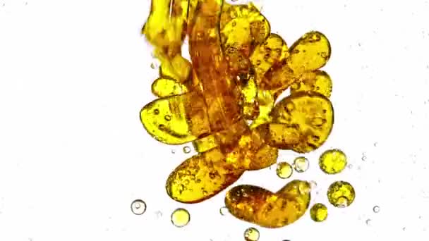 Super Slow Motion Shot Moving Oil Bubbles Złotym Tle Przy — Wideo stockowe