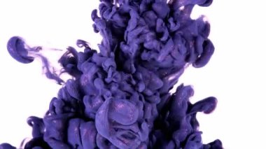 Beyaz arka planda suya karışmış gri-mavi ve siyah suluboya mürekkep. Uzay soyut arkaplanı. Ekran koruyucu, rahatlatıcı meditasyon arka planı. Suyun içindeki renkli akrilik boyaların yavaş hareketi.