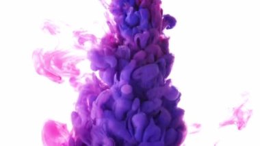 Suya yayılan mavi pembe simli mürekkep. Soyut arkaplan