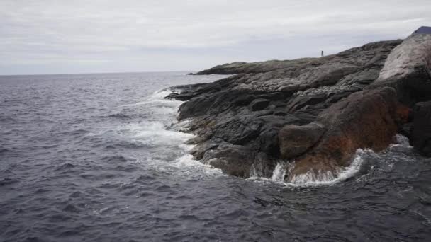 Скальные Образования Вдоль Побережья Северного Моря Норвегии — стоковое видео