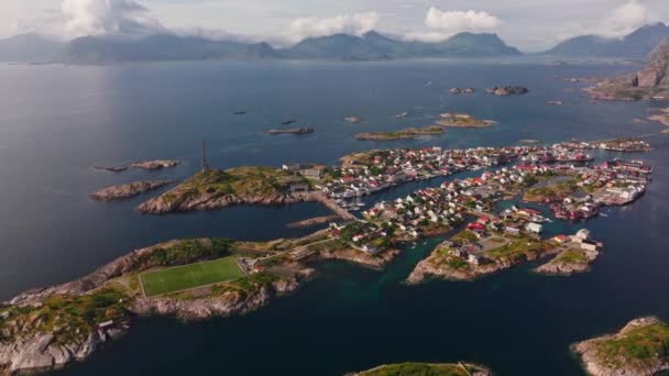 挪威出海口 Henningsvar渔村空中旅行景观 — 图库视频影像