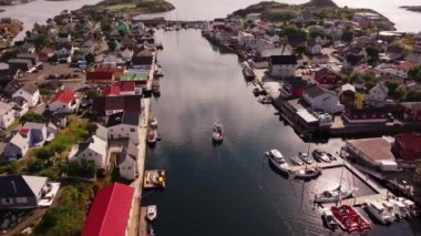 Aerial Delight: Lofoten, Norveç 'te Henningsvar Balıkçılık Köyü 4K' da