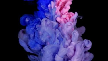 Soyut kavram için akrilik boya damlası dokusu arka planının canlı mor mavi ve pembe rengi