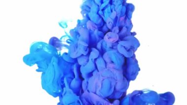 Suya yayılan mavi pembe simli mürekkep. Soyut arkaplan