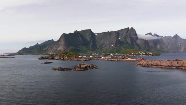 Letecké Stěhování Tradičních Norských Rybářských Kajut Rorbuer Ostrově Hamnoy Reine — Stock video