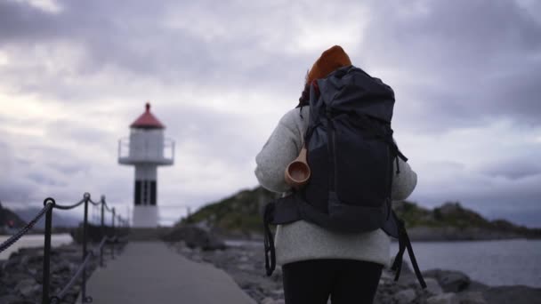 Slow Motion View Young Woman Walking White Lighthouse Reine Lofoten — Stock Video