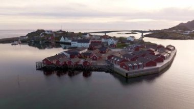 Hava Macerası: Hamnoy Adası 'nda Norveç Balıkçı Kulübeleri Taşıma