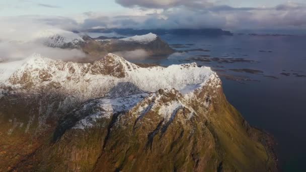 노르웨이의 가파른 절벽에 Kvaenan 공중선 — 비디오