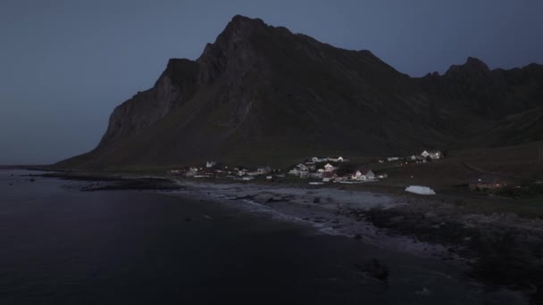 Imágenes Drones Vik Beach Hauklandstranda Noruega Girando Alrededor Una Carretera — Vídeo de stock