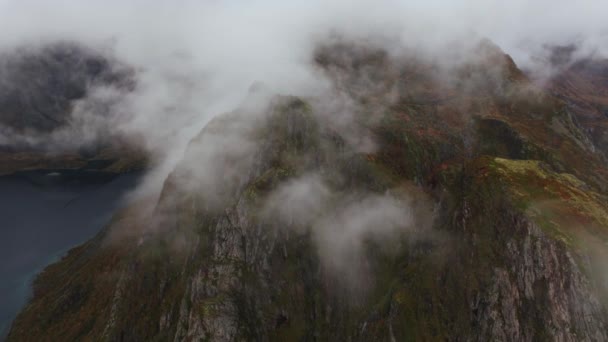 Вид Воздуха Склоны Холмов Открывающий Океан Крутые Вершины Лофотене Норвегия — стоковое видео