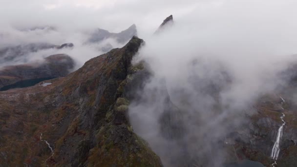 Dramatische Grillige Troll Muur Noorwegen Omringd Door Wolk Hoge Kwaliteit — Stockvideo