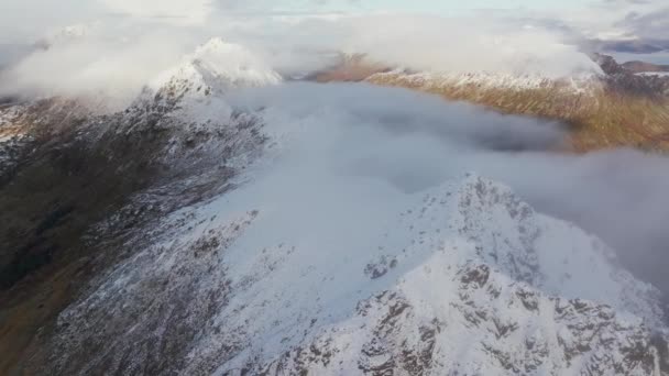 Kvaenan Mountain Rocky Peak Met Sneeuw Steile Kliffen Noorwegen Vanuit — Stockvideo