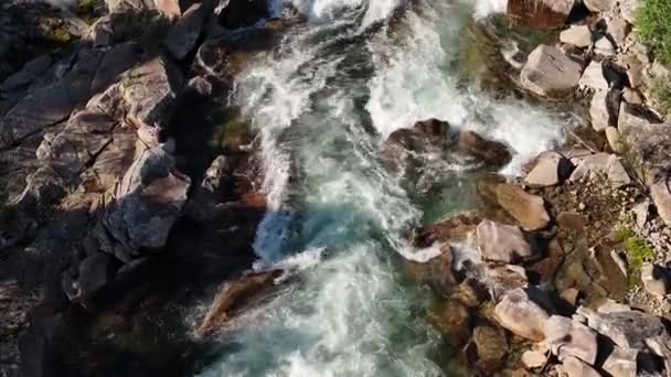 Légi Függőleges Kilátás Felszínre Egy Mountain River Glomaga Marmorslottet Rana — Stock videók