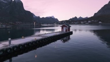 Hava Macerası: Hamnoy Adası 'nda Norveç Balıkçı Kulübeleri Taşıma