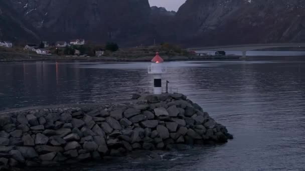 Расположение Маяка Острове Андоя Скалистое Побережье Недалеко Норвегии — стоковое видео