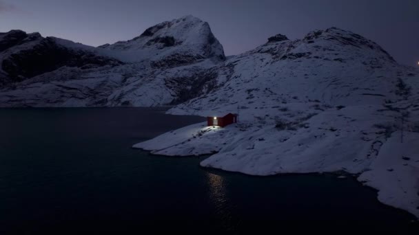Tijdsverloop Van Het Scandinavische Vissersdorp Met Lichte Verlichting Aan Kust — Stockvideo